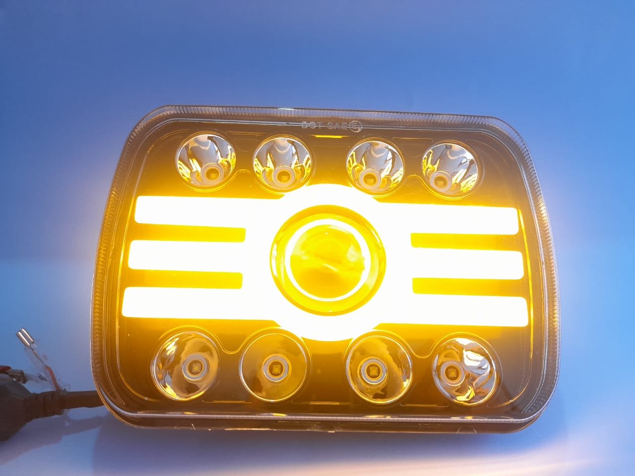 FAROLA EAGLE DE LUJO, 8 LED, COCUYO BLANCO, DIRECCIONAL AMARILLO BAJAS Y ALTAS 16X10 CM (5C-BT-06)